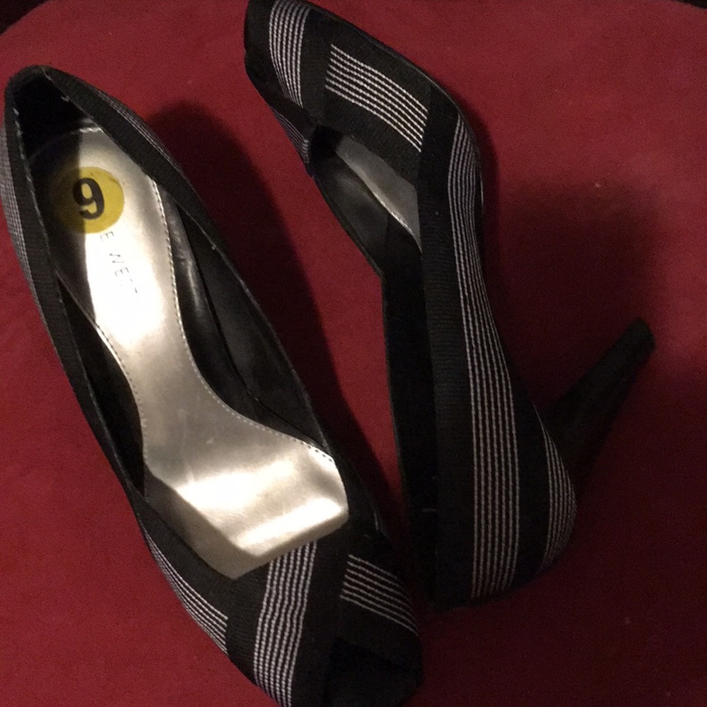 Nine West open toed black/white patterned heels.